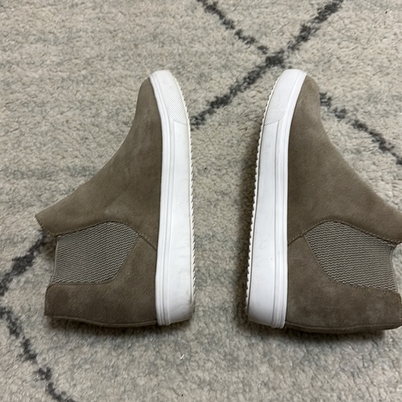 Steven Madden Sultan Suede Booties in Grey - Picture 5 of 6